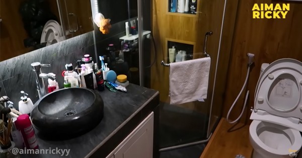 kamar mandi siti badriah